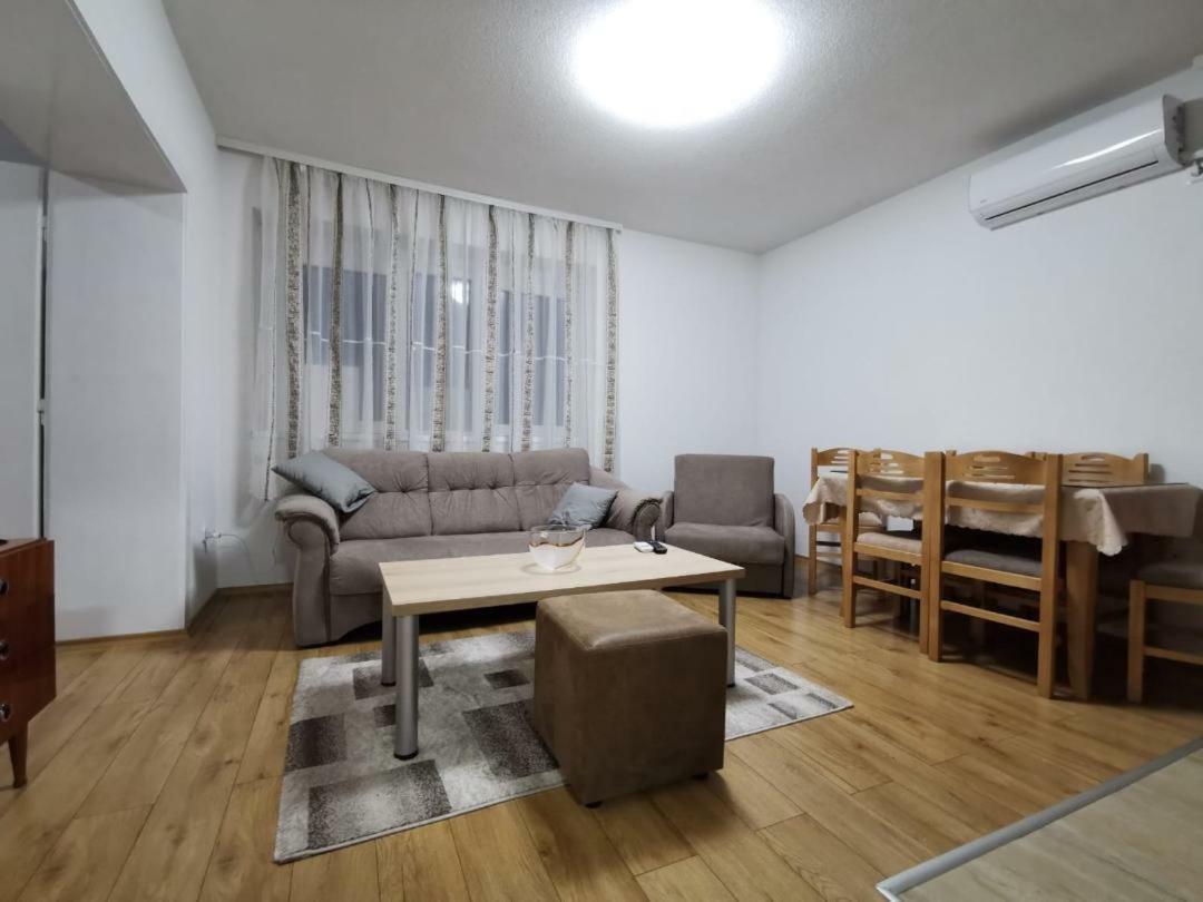 Ms Apartment Ohrid Esterno foto